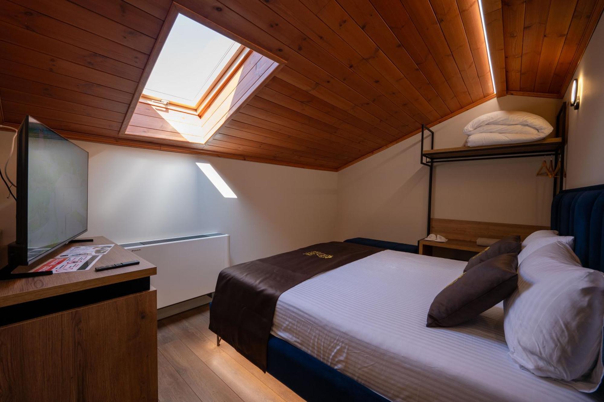 Hotel Dior Krujë Buitenkant foto